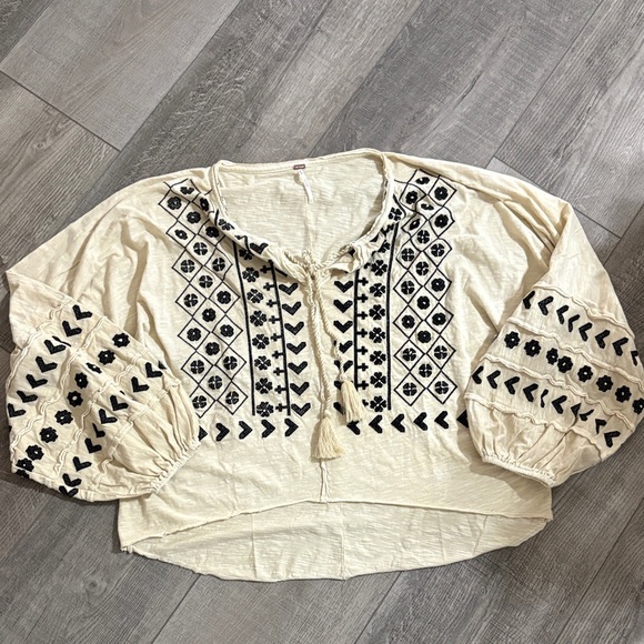 🖤Free People NWOT Embroidered Oversized Top🖤 - Picture 4 of 7
